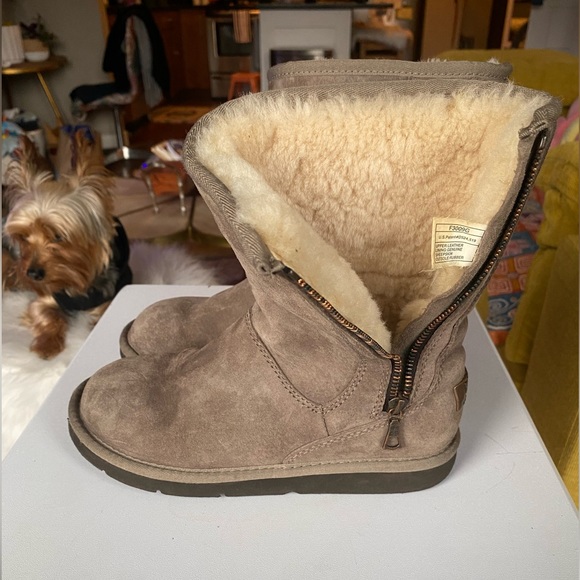 Unique UGG boots. Size 6 - Picture 5 of 9